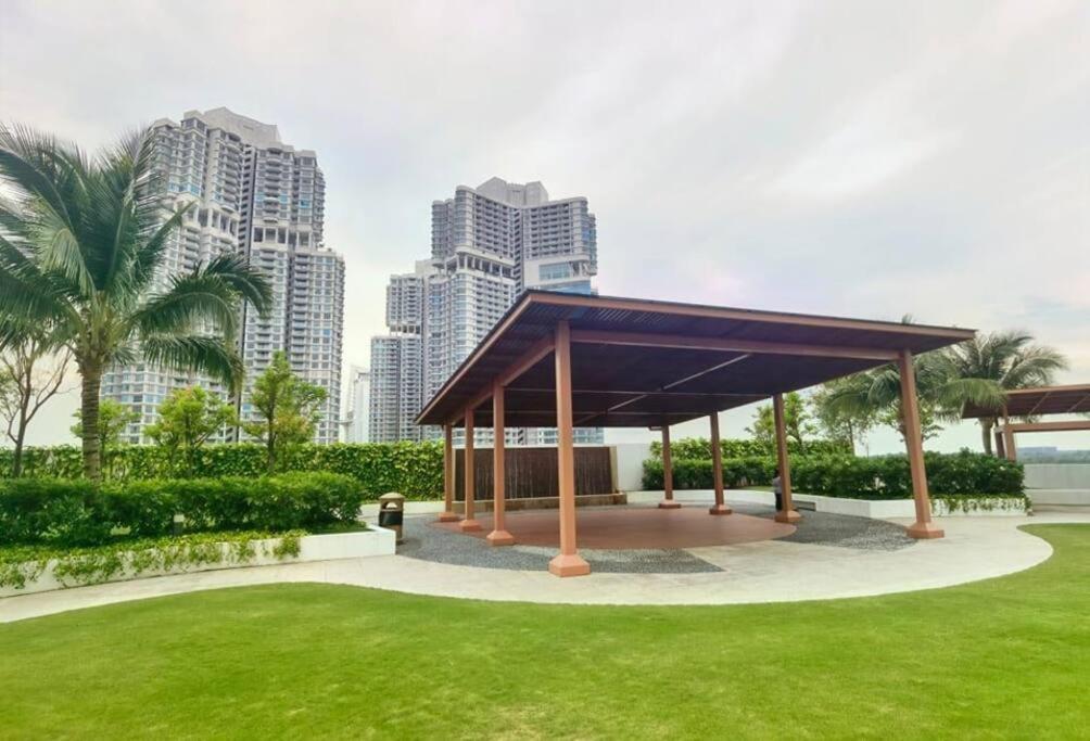 Apartment C2518 Almas Seaview Muji100mbpsnetflix By Nusajaya (Iskandar Puteri)