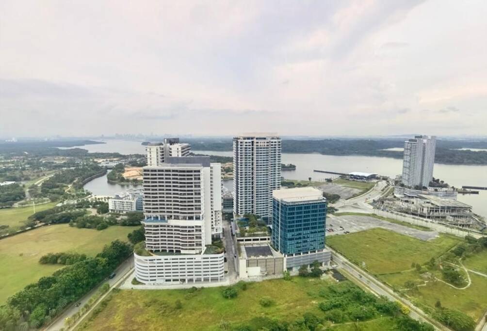Apartment C2518 Almas Seaview Muji100mbpsnetflix By Nusajaya (Iskandar Puteri)